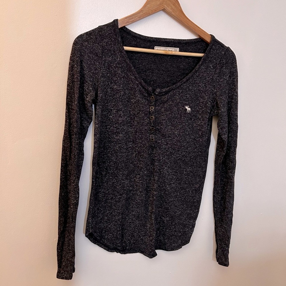 Abercrombie & Fitch Soft A&F Cozy Henley Long Sleeve Size XS in Marled Grey
